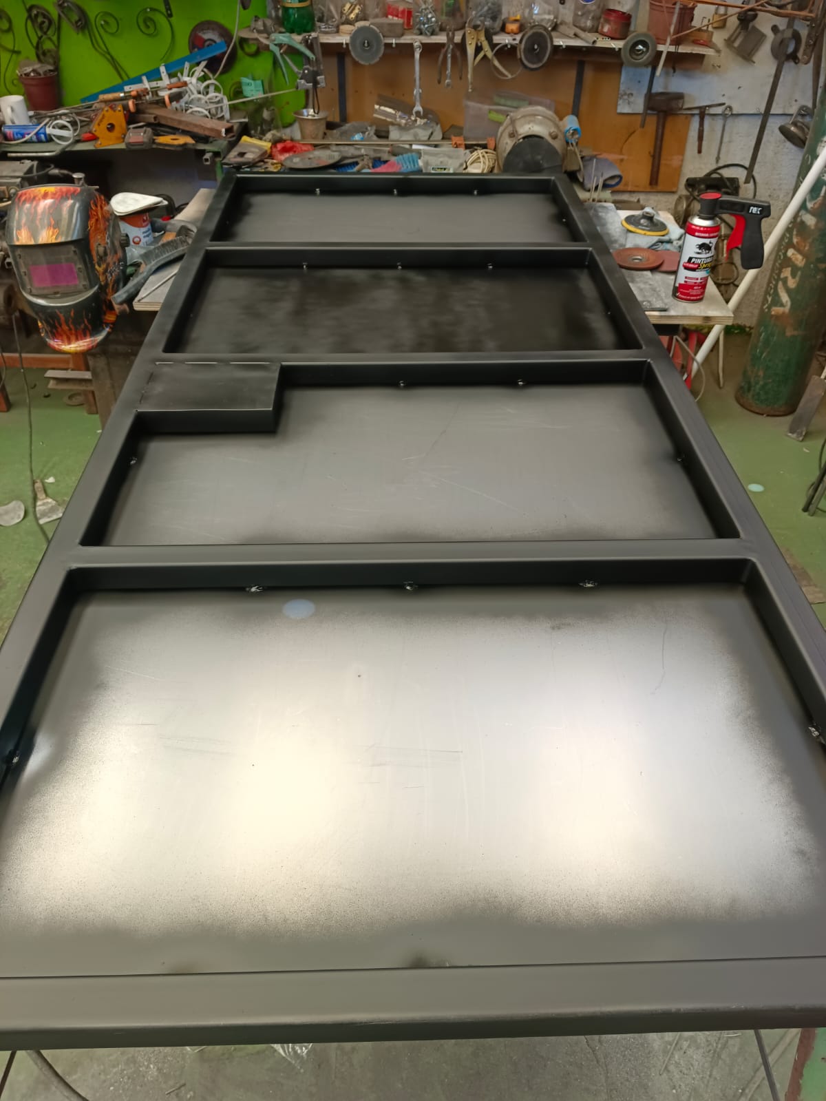 PUERTAS METÁLICAS · FABRICACIÓN EN TALLER